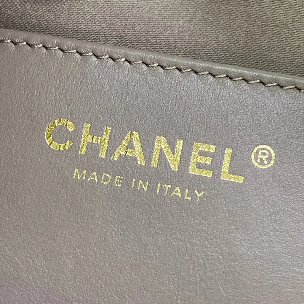 CHANEL 25 medium